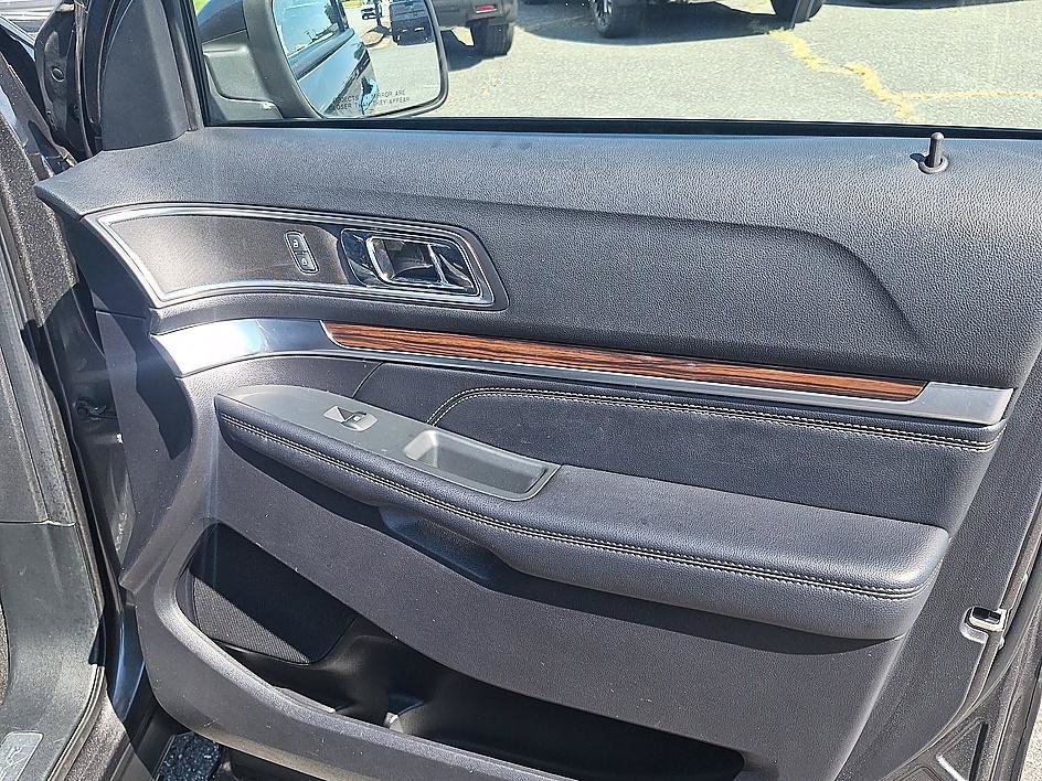 Used 2019 Magnetic Metallic Ford Limited image 30