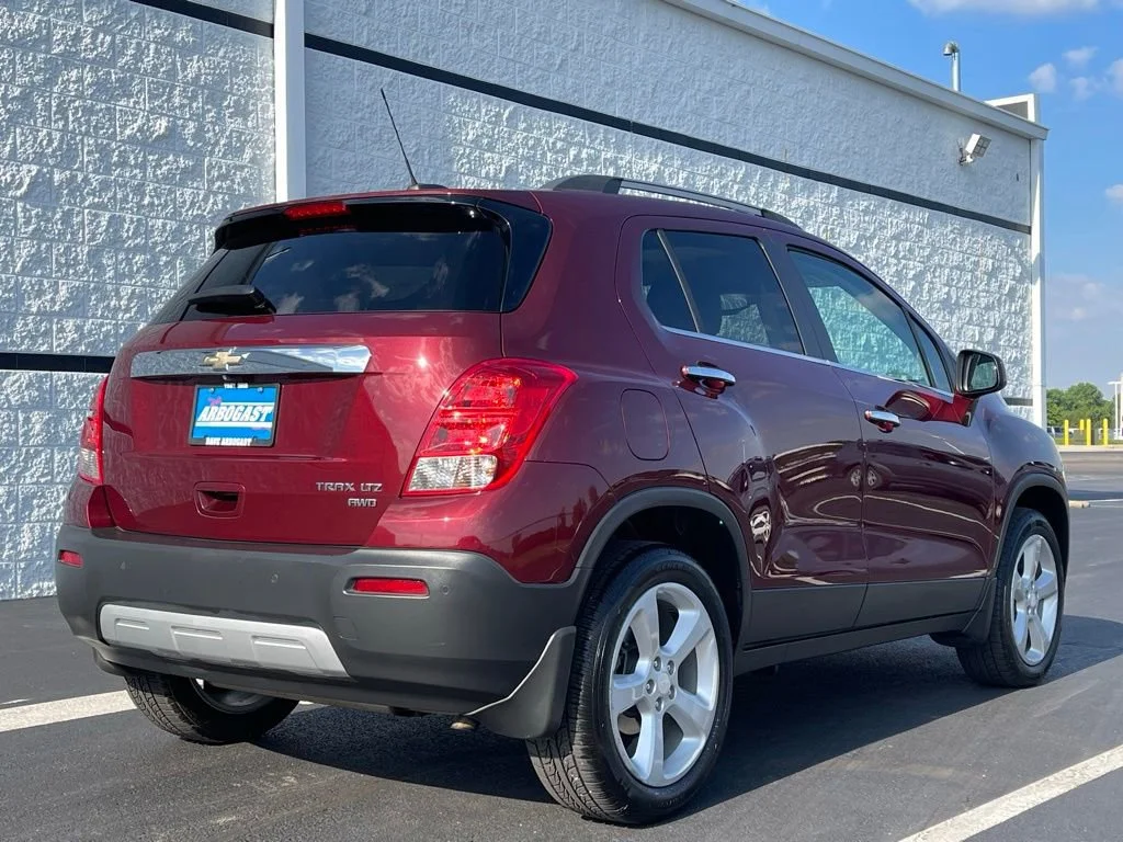 Used 2016 CRIMSON METALLIC Chevrolet LTZ image 8
