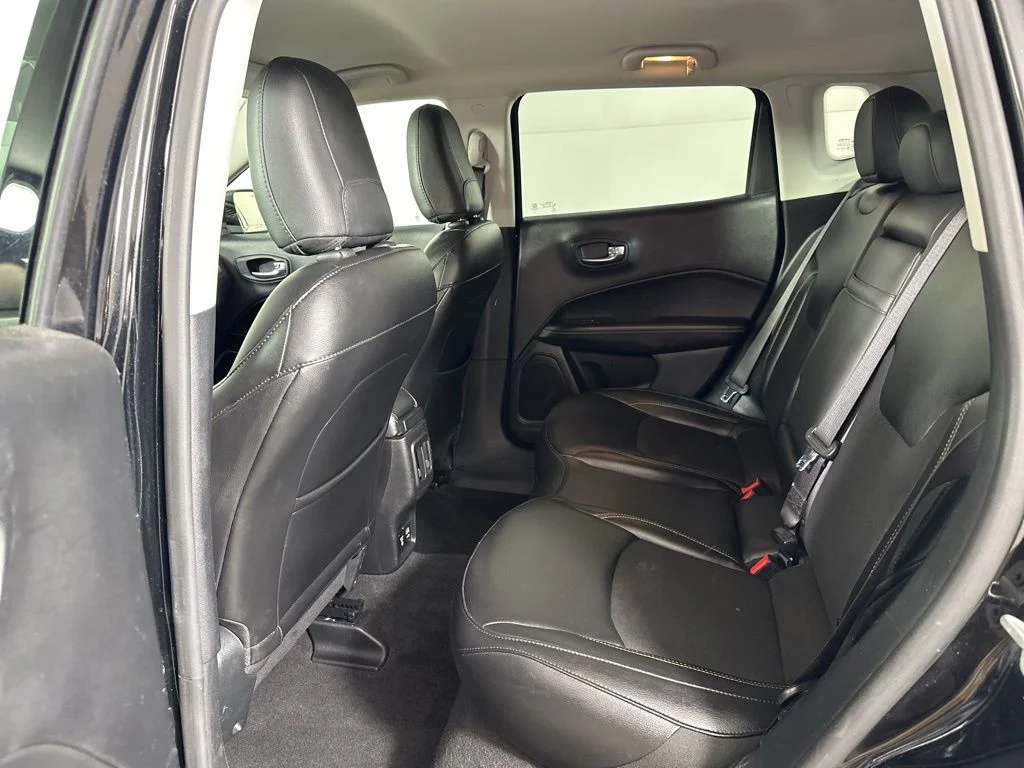 Used 2019 Black Jeep Latitude image 30