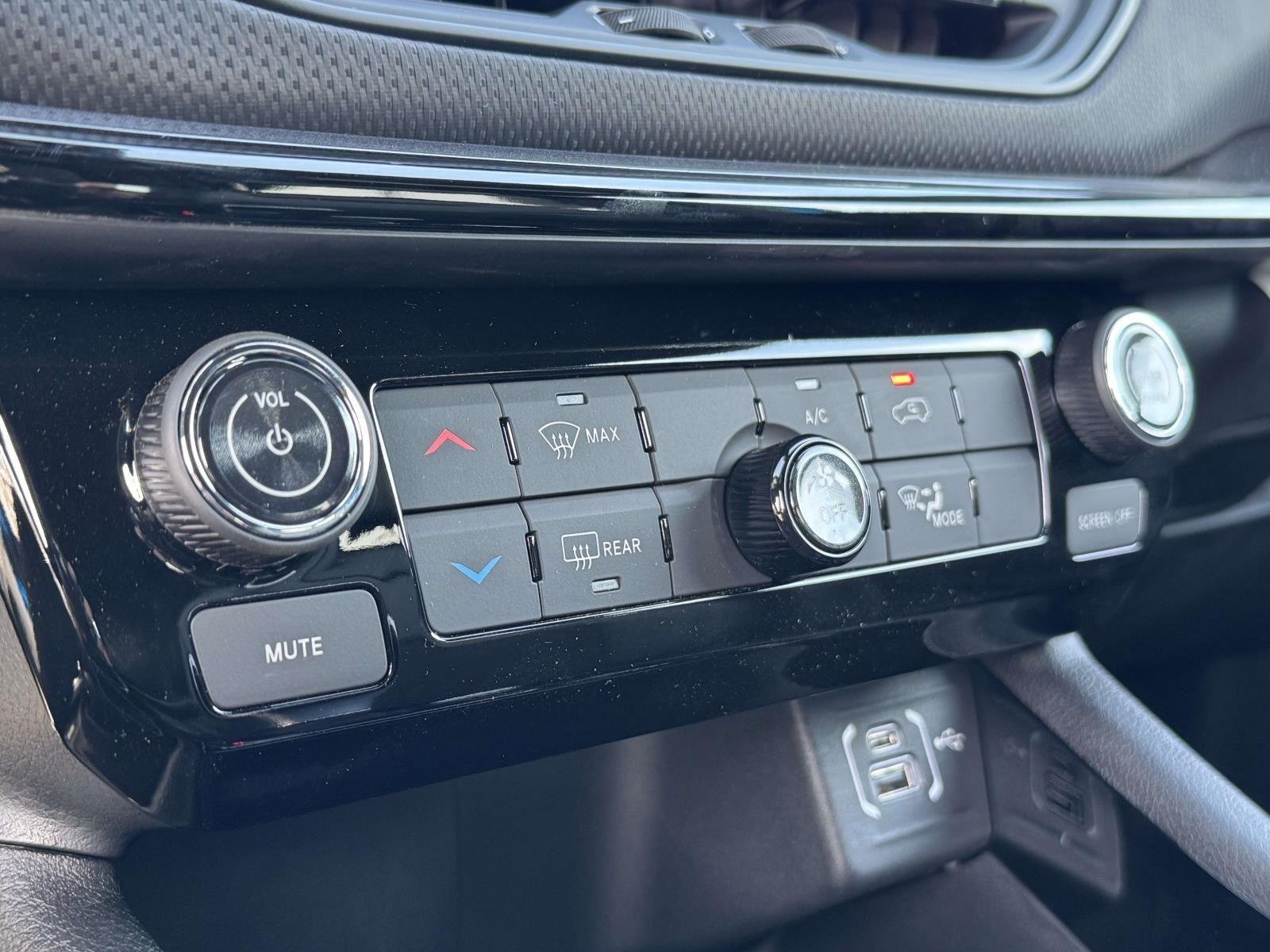 New 2026 Hydro Blue Pearlcoat Jeep Latitude Altitude image 5