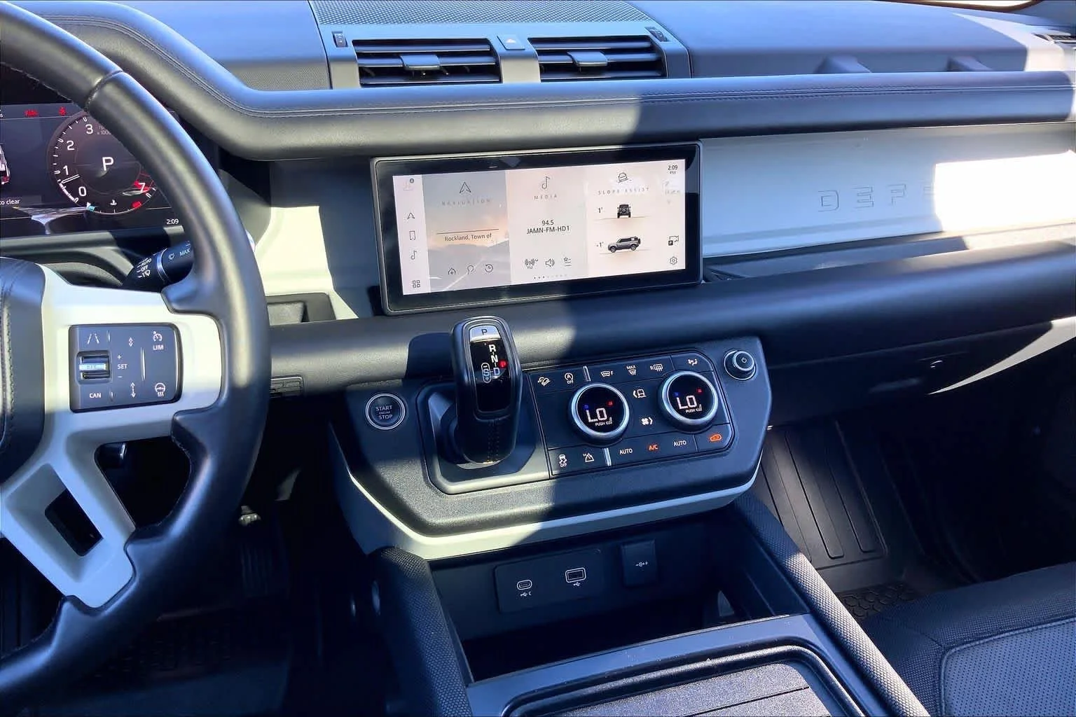 Used 2022 BLACK Land Rover X-Dynamic HSE image 7