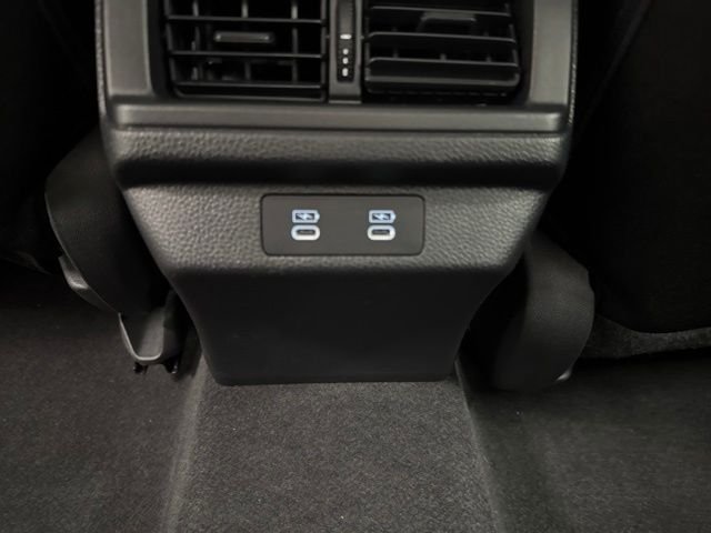 Certified Used 2025 Solar Silver Metallic Honda SE image 18