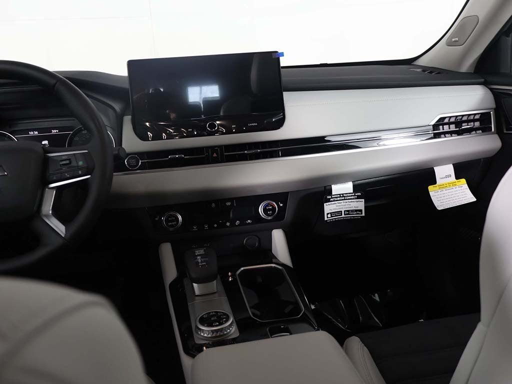 New 2026 White Mitsubishi SE 1.5T S-AWC image 36