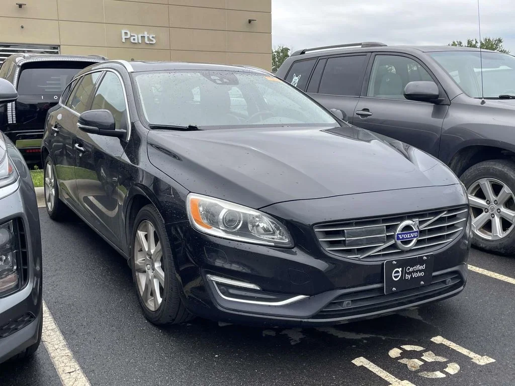 2017 Volvo V60 T5 FWD Platinum's photo