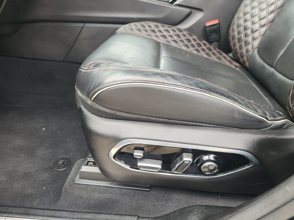Used 2023 Black Jeep Summit Reserve image 17