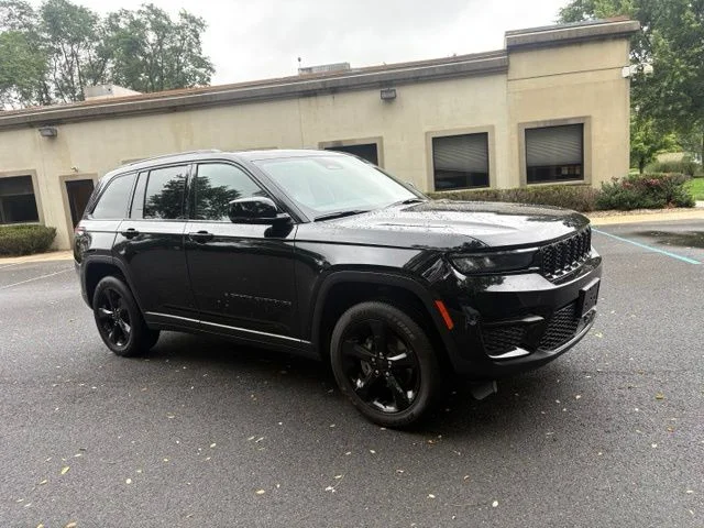 Used 2025 Diamond Black Jeep Altitude X image 2