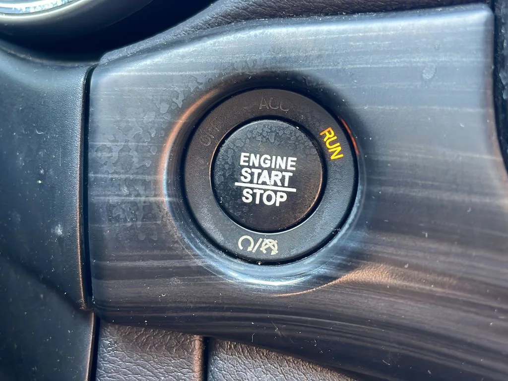 Used 2020 White Jeep Altitude image 28