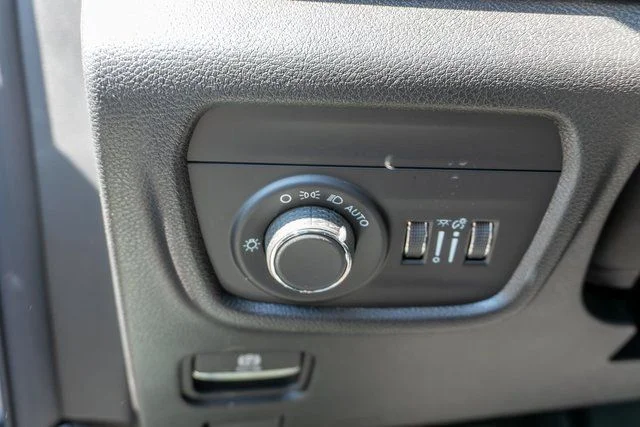 New 2026 Silver Zynith Exterior Paint Jeep Altitude image 16