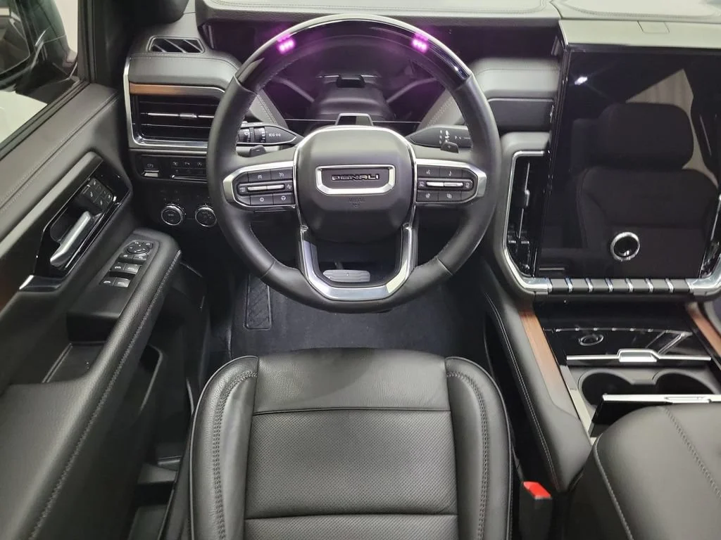 2025 GMC Yukon Denali - Photo 15