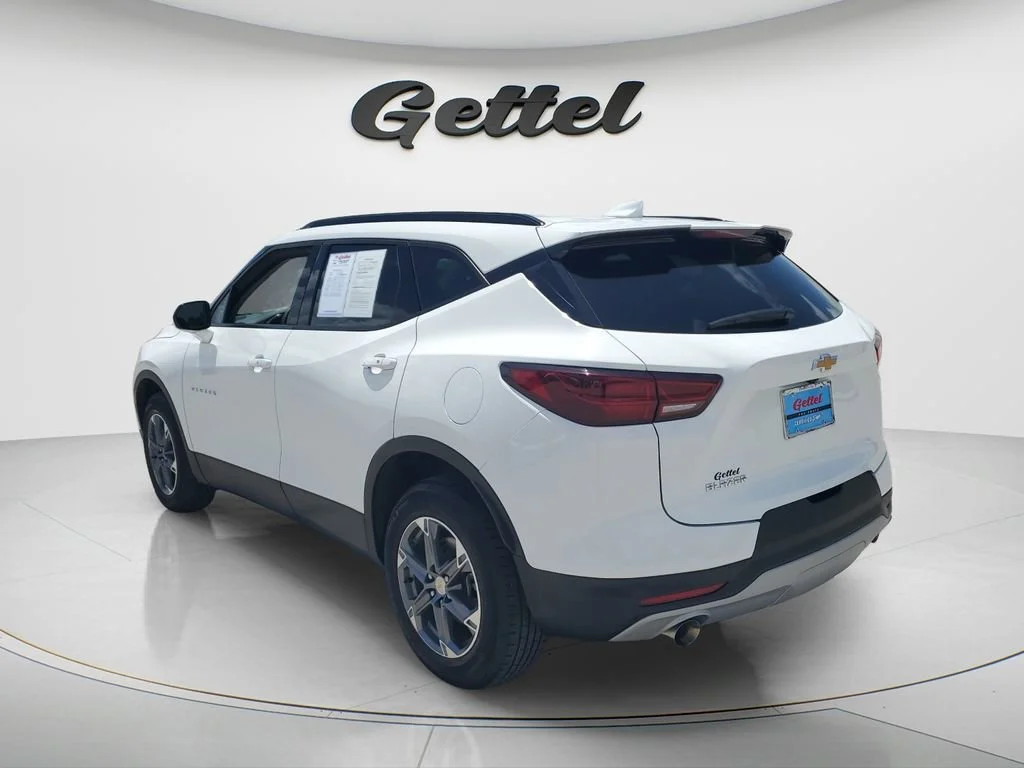 Used 2024 Summit White Chevrolet 2LT image 7