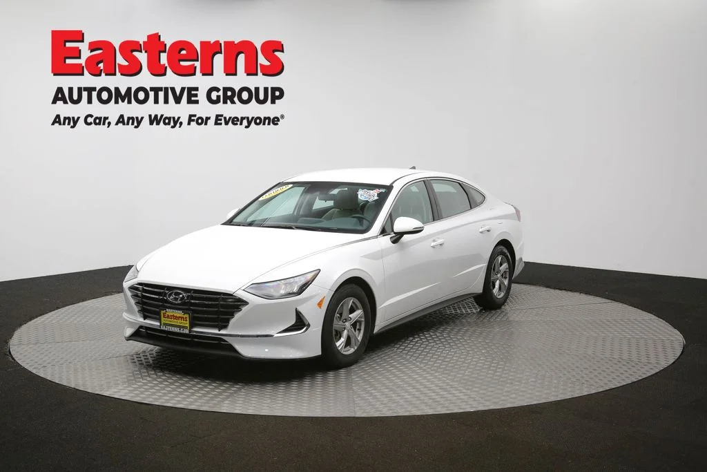 Used 2022 White Hyundai SE image 51