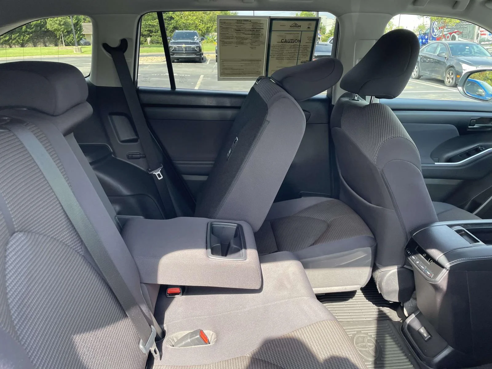 Used 2023 Off-white Toyota LE image 10