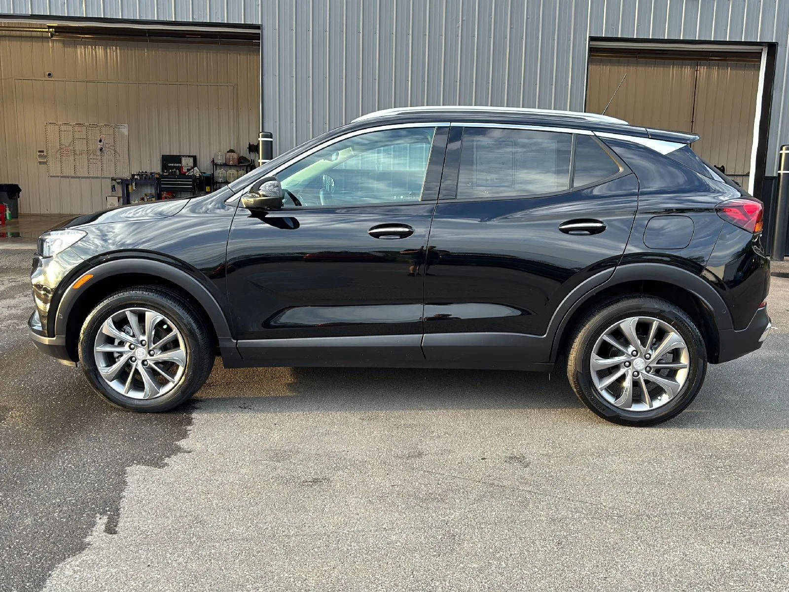Used 2023 EBONY TWILIGHT METALLIC Buick Essence image 5