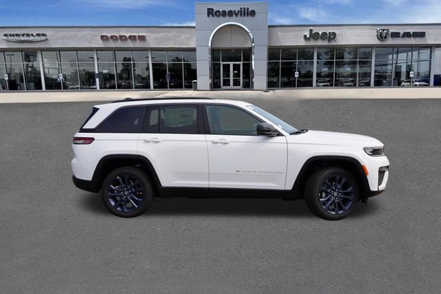 New 2026 Bright White Clear-Coat Exterior Paint Jeep Limited image 2