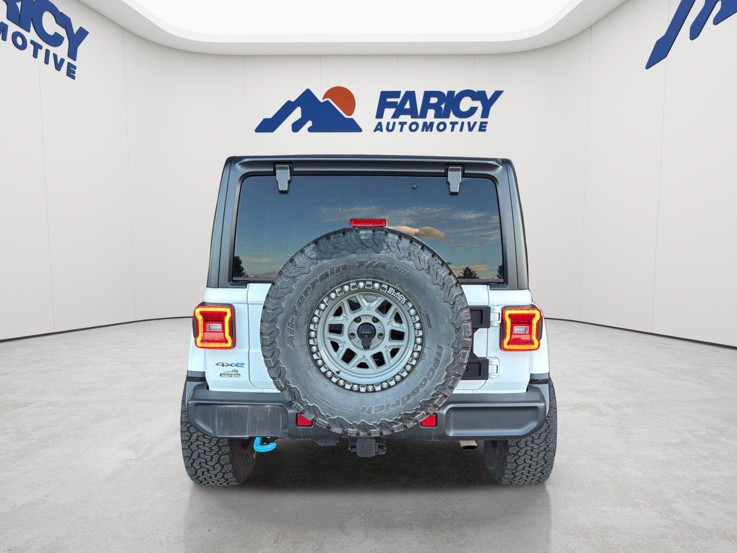 Used 2023 Bright White Clearcoat Jeep Rubicon image 9