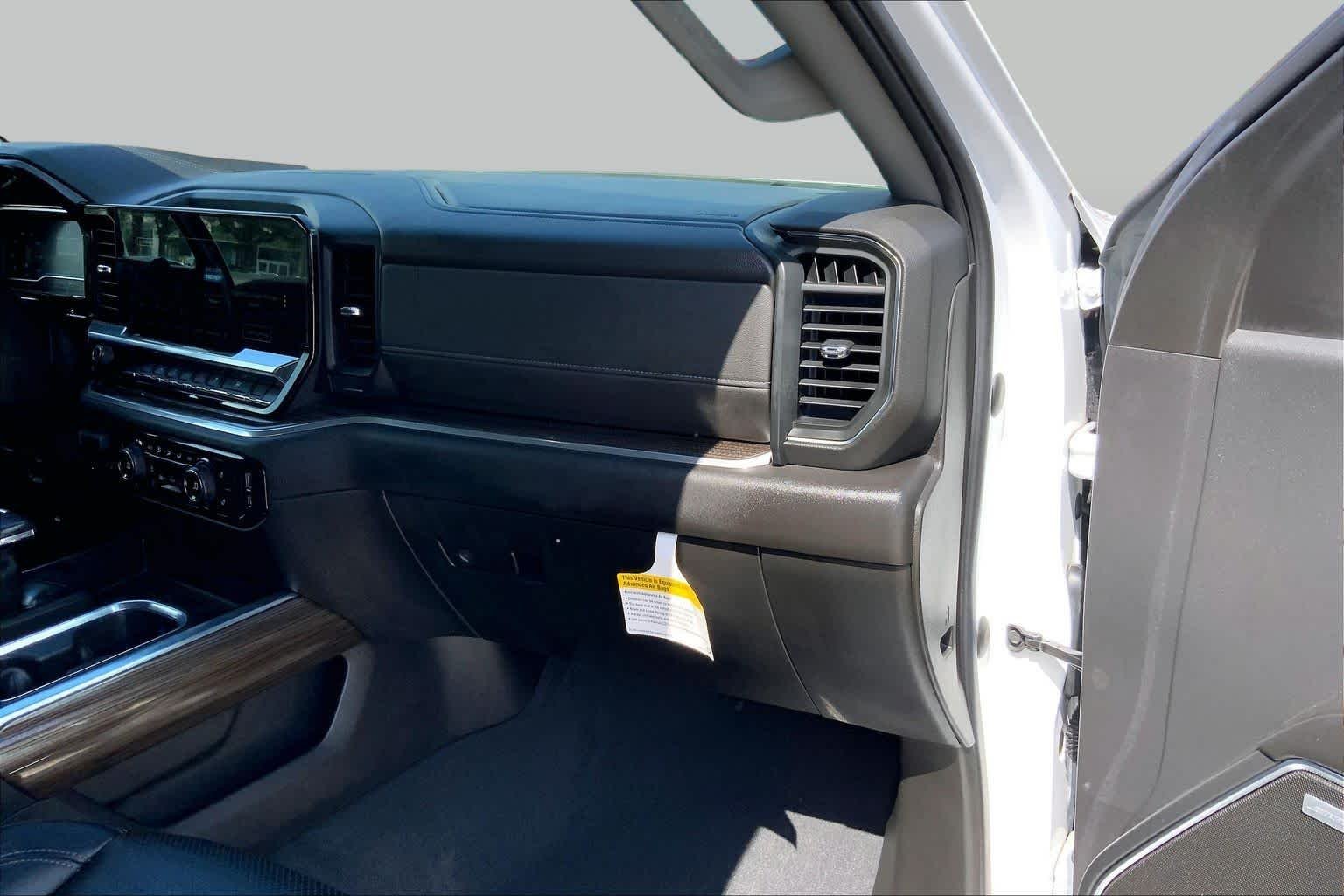 Used 2022 Summit White Chevrolet RST image 18