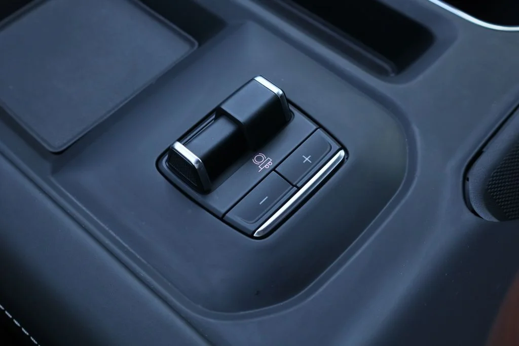 Used 2025 White GMC Denali Ultimate image 21