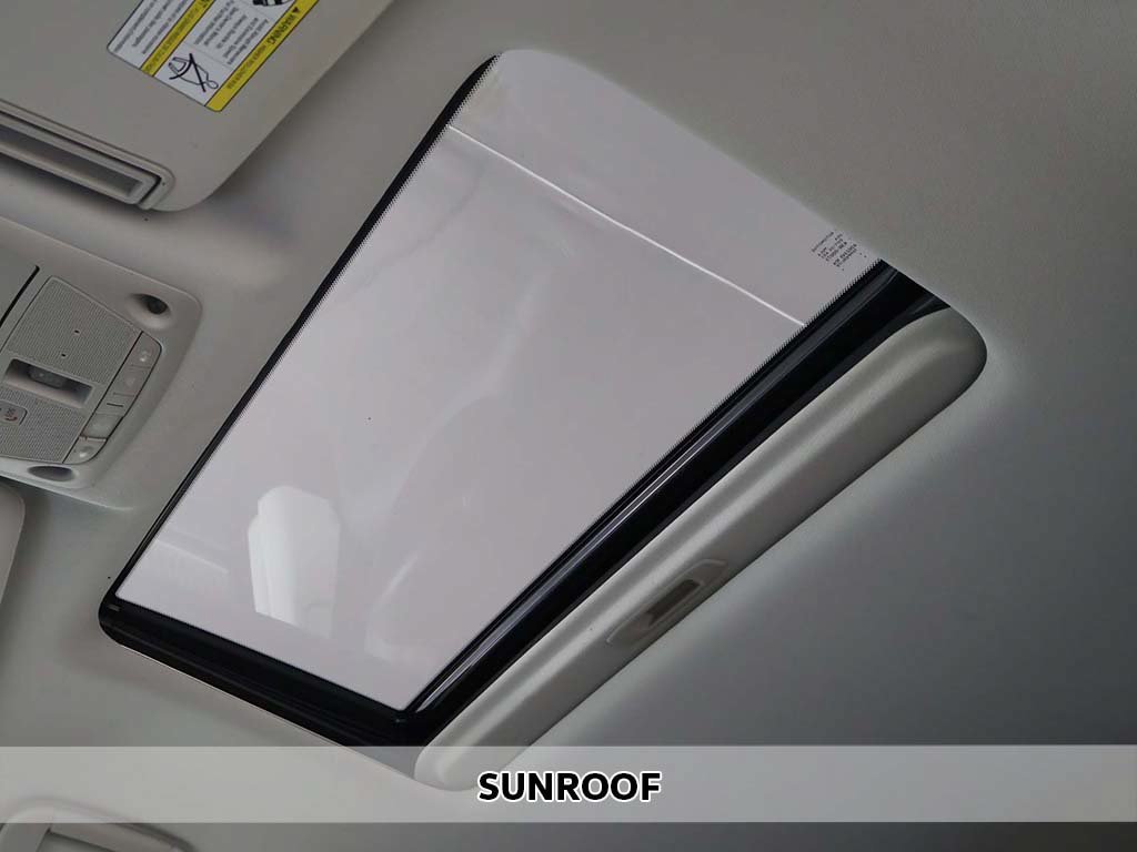 Used 2019 White Nissan SL image 4