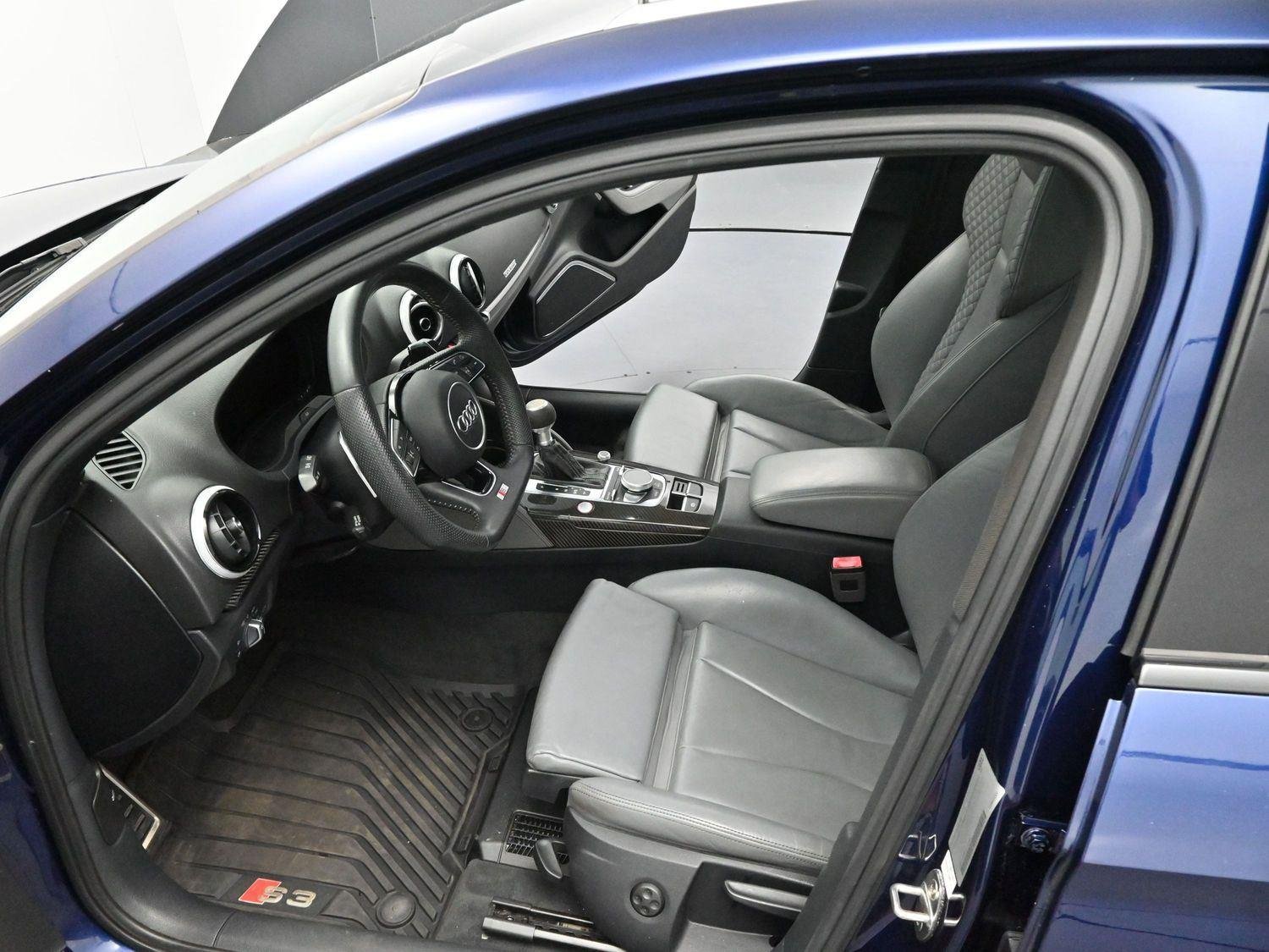Used 2019 Navarra Blue Metallic Audi Premium Plus image 12