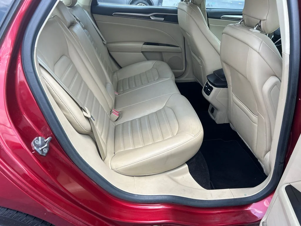 Used 2013 Red Ford SE image 15