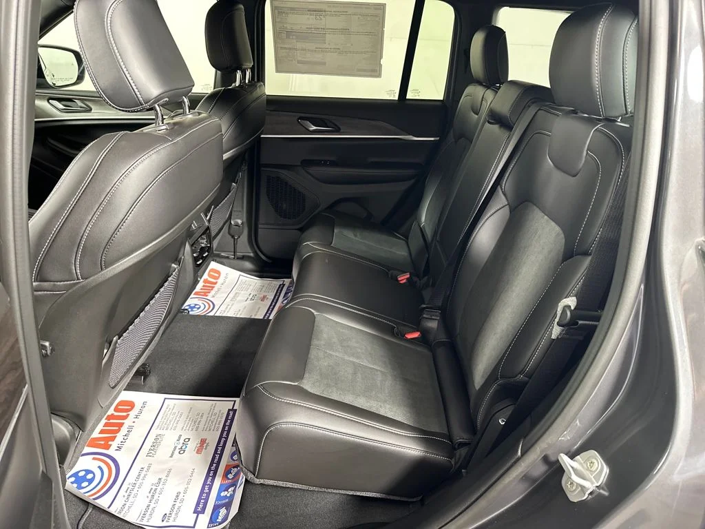 New 2026 Baltic Gray Metallic Clear-Coat Exterior Paint Jeep Altitude image 24