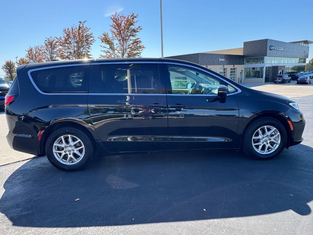 Used 2023 Black Chrysler Touring L image 2