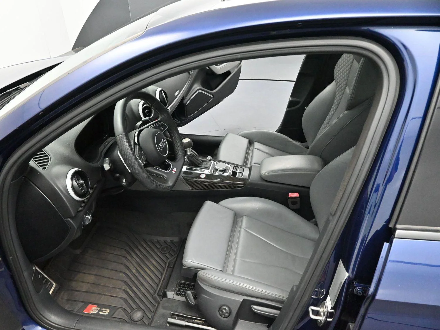 Used 2019 Navarra Blue Metallic Audi Premium Plus image 12