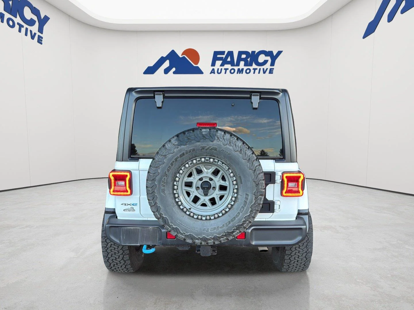 Used 2023 Bright White Clearcoat Jeep Rubicon image 9