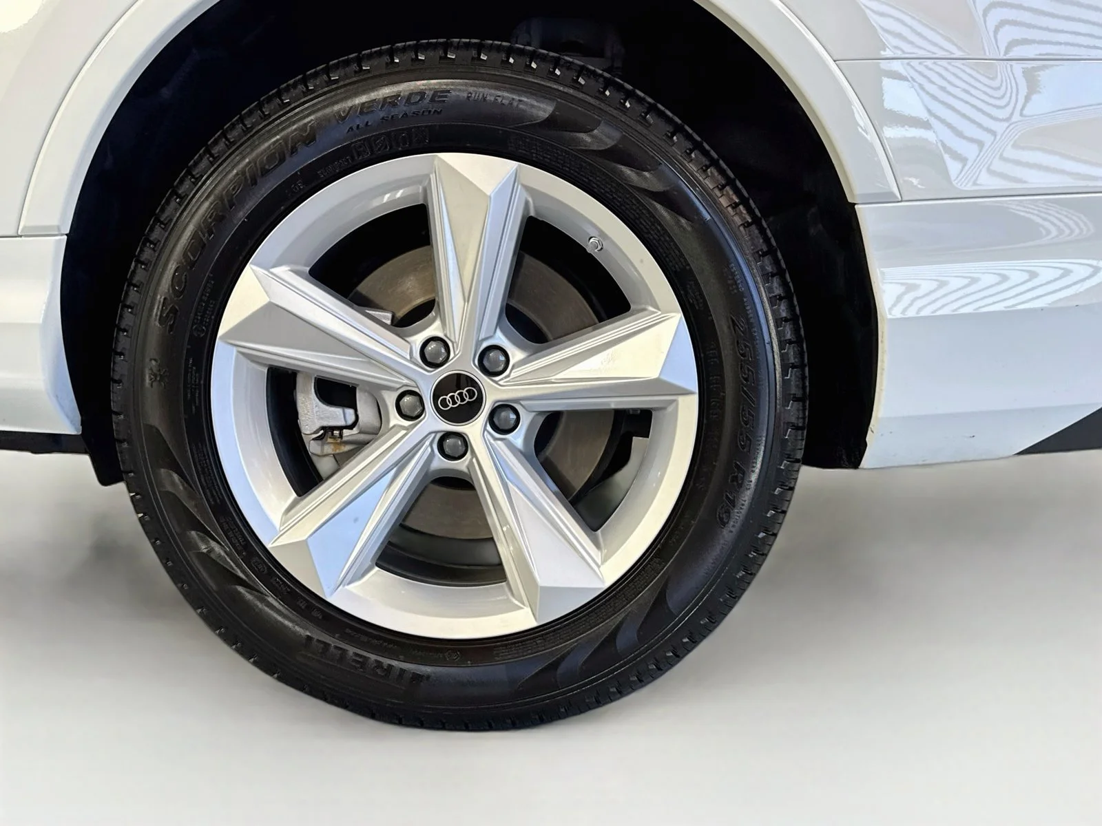 Used 2025 Carrara White Audi Premium image 29