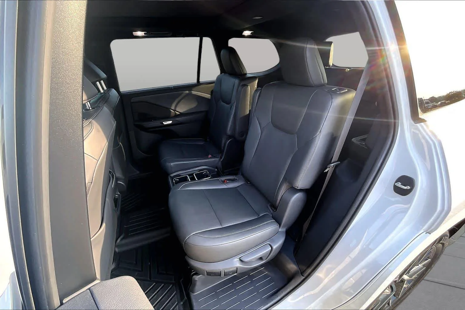 Used 2025 Wind Chill Pearl Lexus Premium image 21
