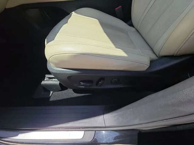 Used 2022 Black INFINITI LUXE image 12