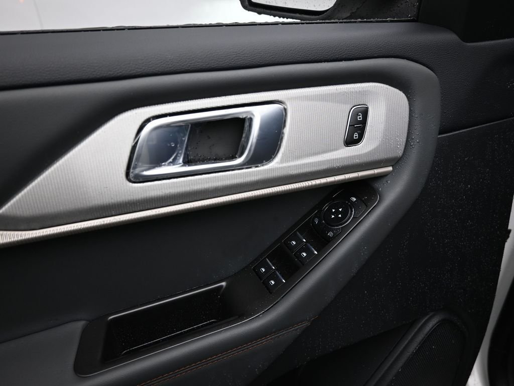New 2026 Star White Metallic Tri-Coat Ford Active image 41