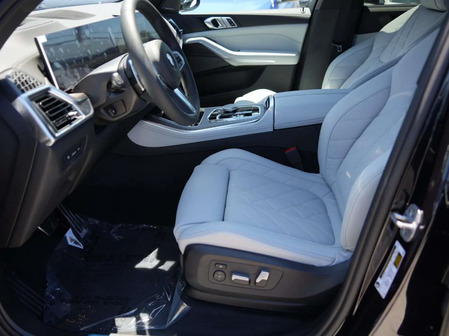 New 2026 Carbon Black Metallic BMW sDrive40i image 13
