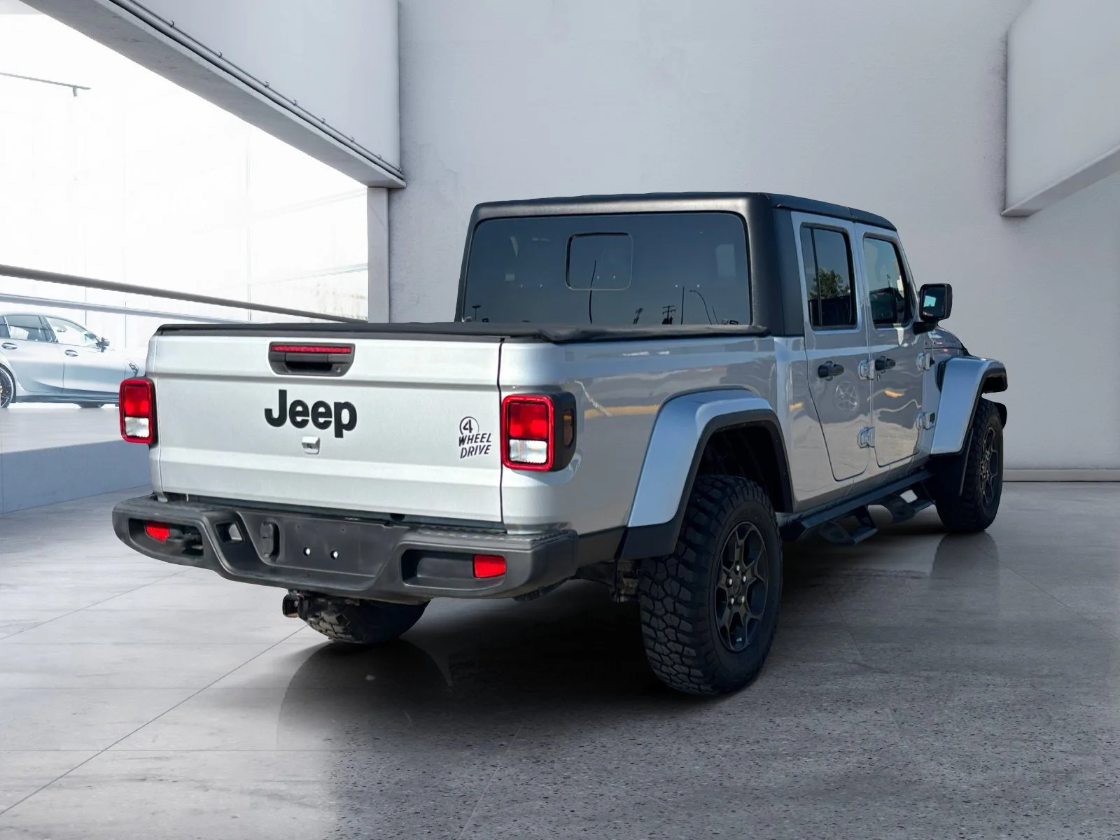 Used 2023 Silver Jeep Willys image 5