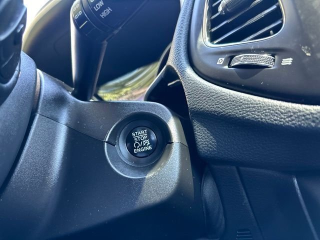 Used 2018 Billet Silver Metallic Clearcoat Jeep Latitude image 31