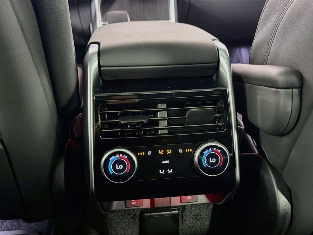 New 2027 Santorini Black Land Rover SE image 27