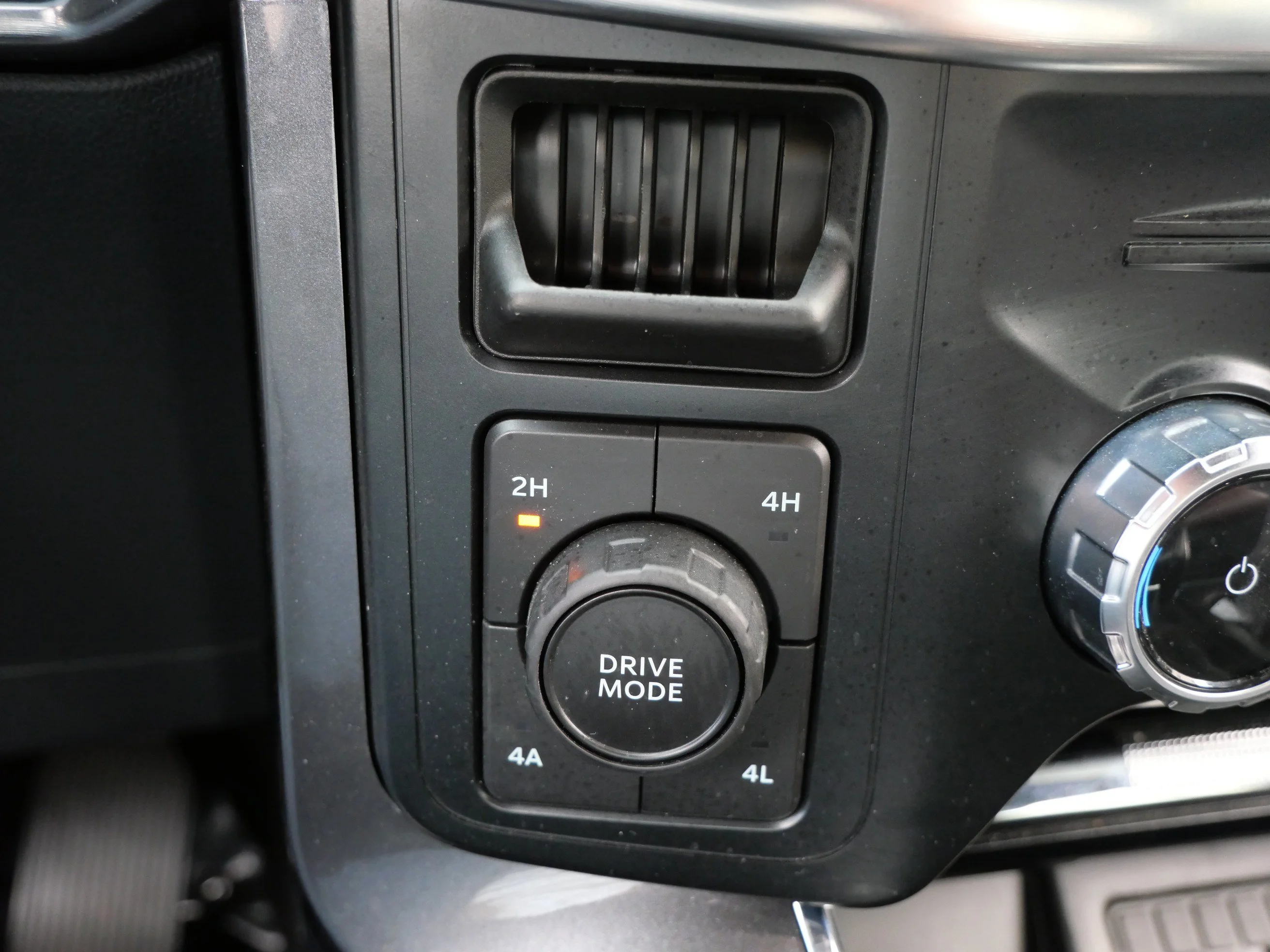 Certified Used 2023 Carbonized Gray Metallic Ford LARIAT image 31