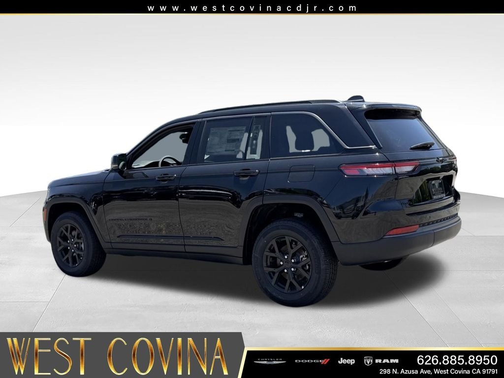 New 2026 Diamond Black Crystal Pearl-Coat Exterior Paint Jeep Altitude image 11