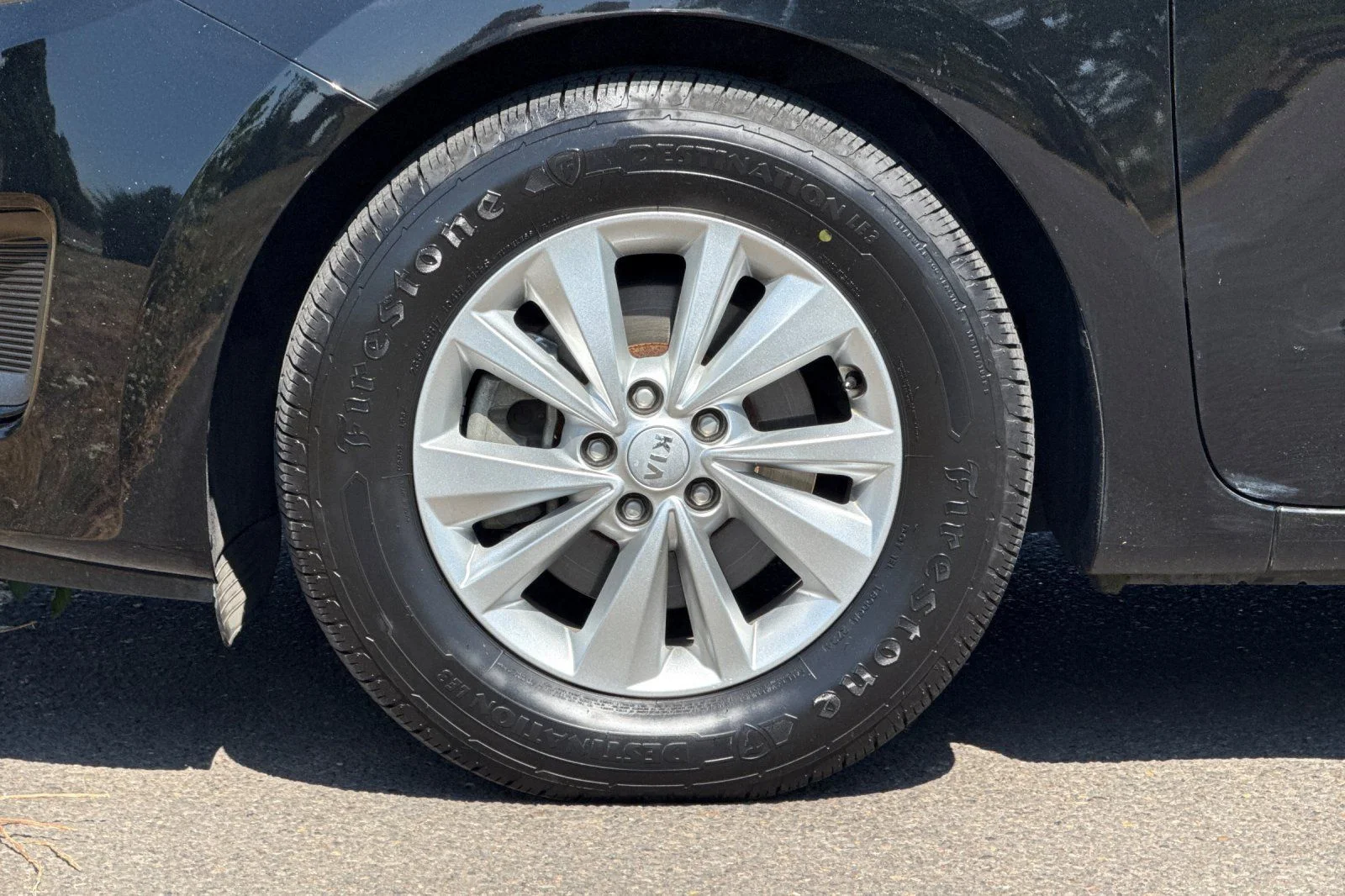 Used 2018 Black Kia LX image 32
