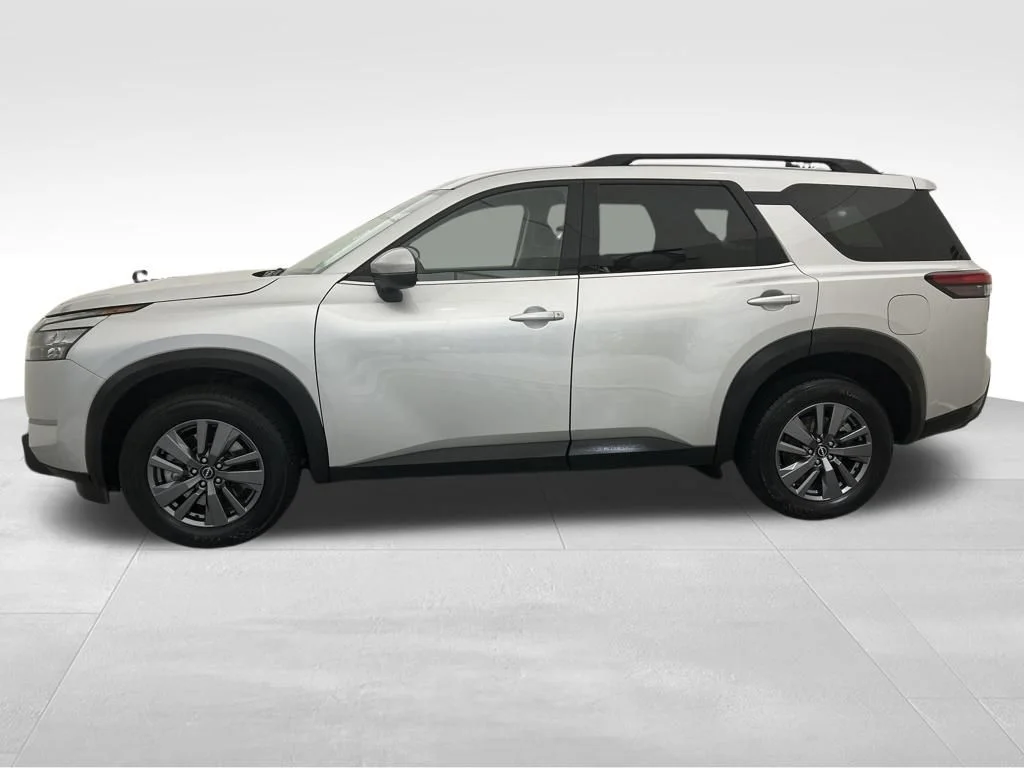 Used 2025 Silver Nissan SV image 4