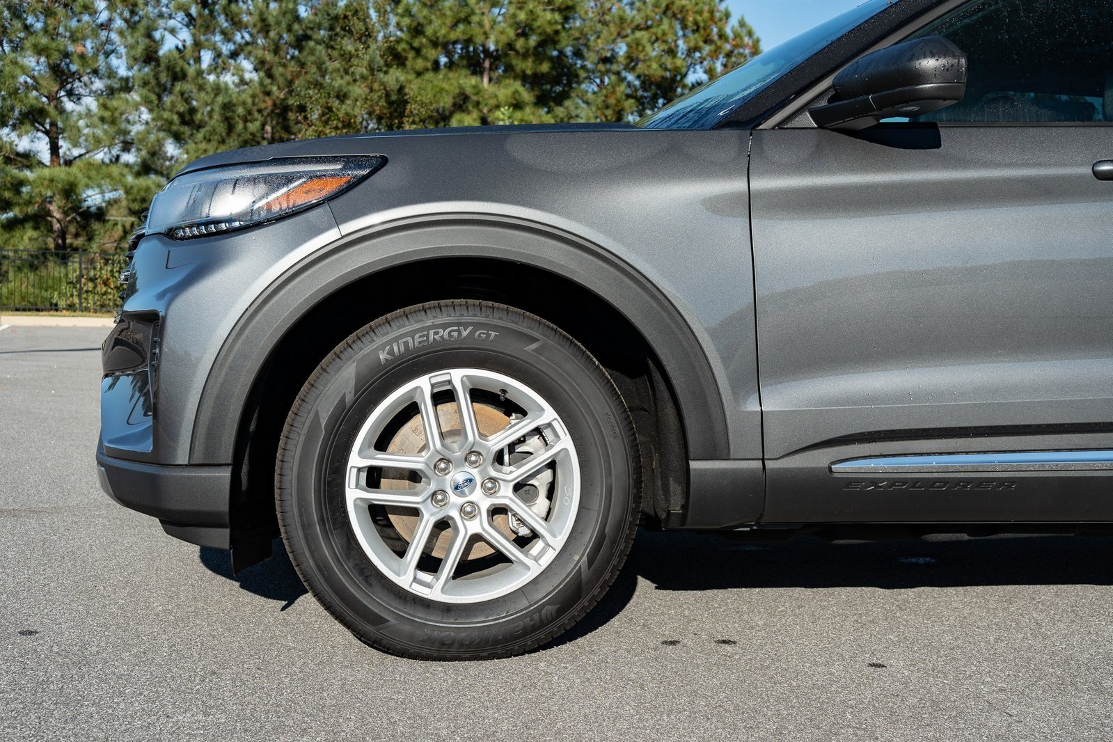 2025 Ford Explorer photo 3