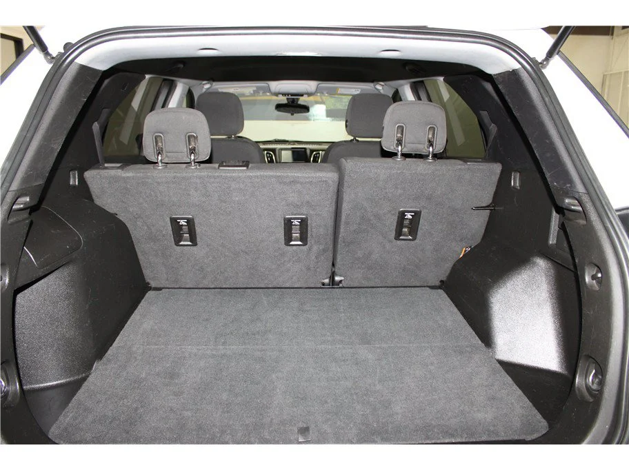 Used 2018 Summit White Chevrolet LT image 19