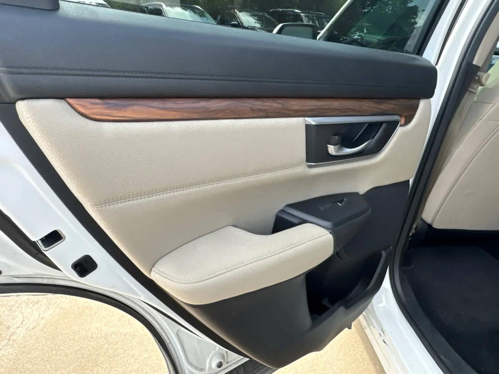 Used 2018 White Diamond Pearl Honda EX image 16