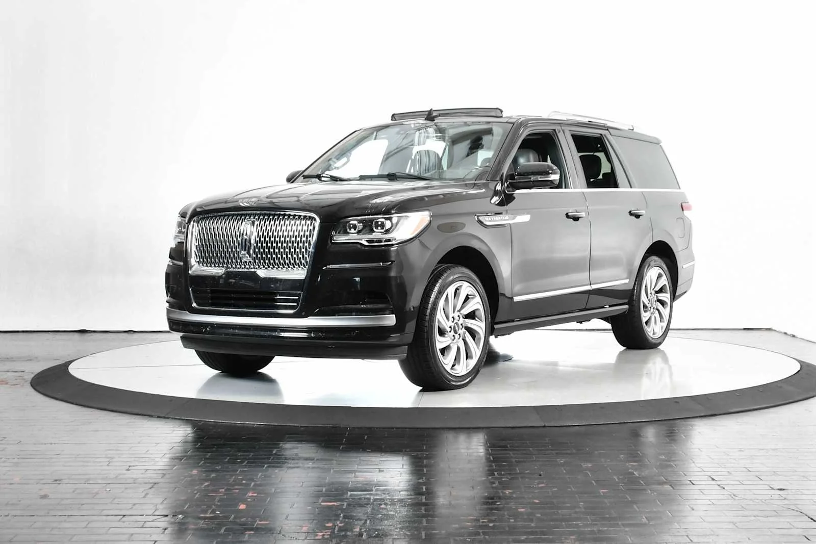 2023 Lincoln Navigator Reserve's photo