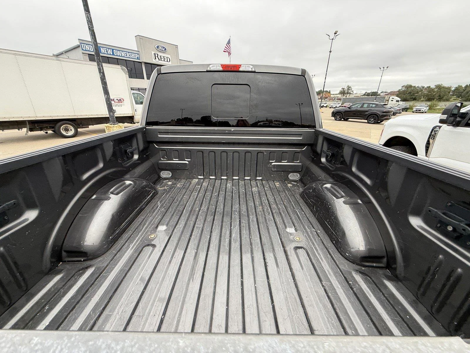 Used 2015 Magnetic Metallic Ford Lariat image 10