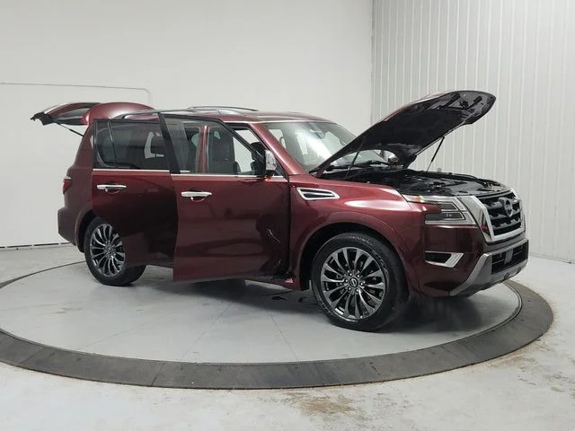 Used 2023 Red Nissan Platinum image 9