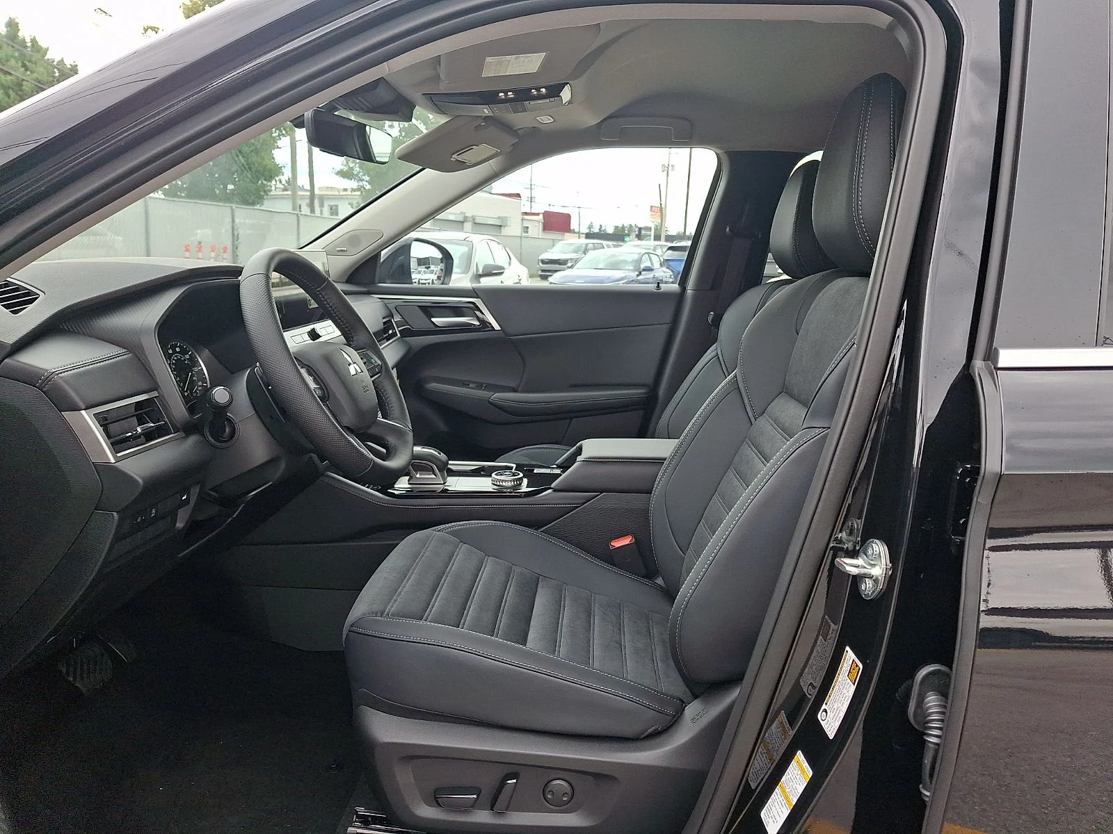 New 2026 Black Mitsubishi SE image 12
