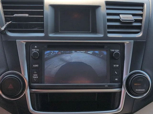 Used 2013 Gray Toyota SE image 23