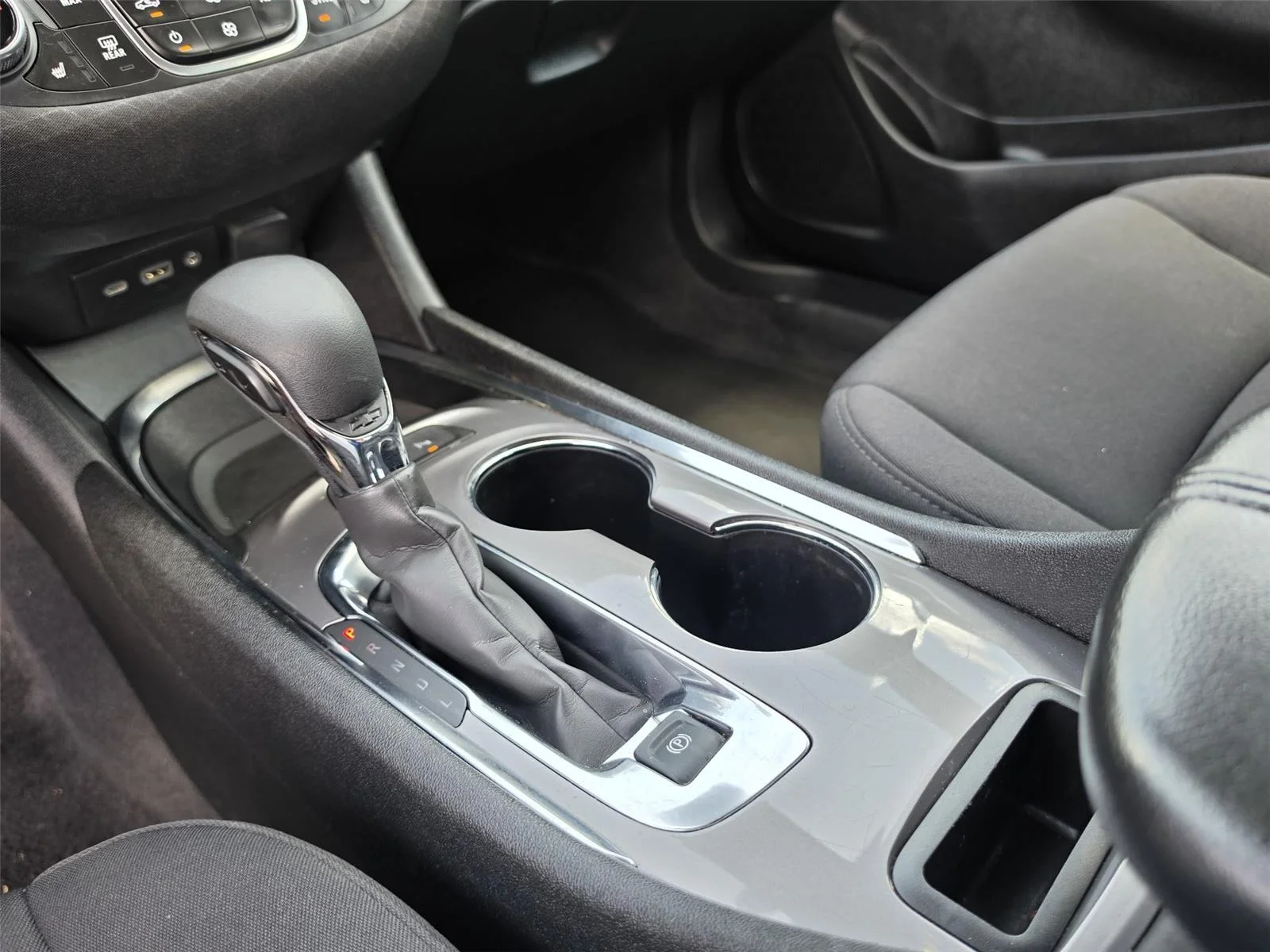Used 2024 Summit White Chevrolet LT image 22