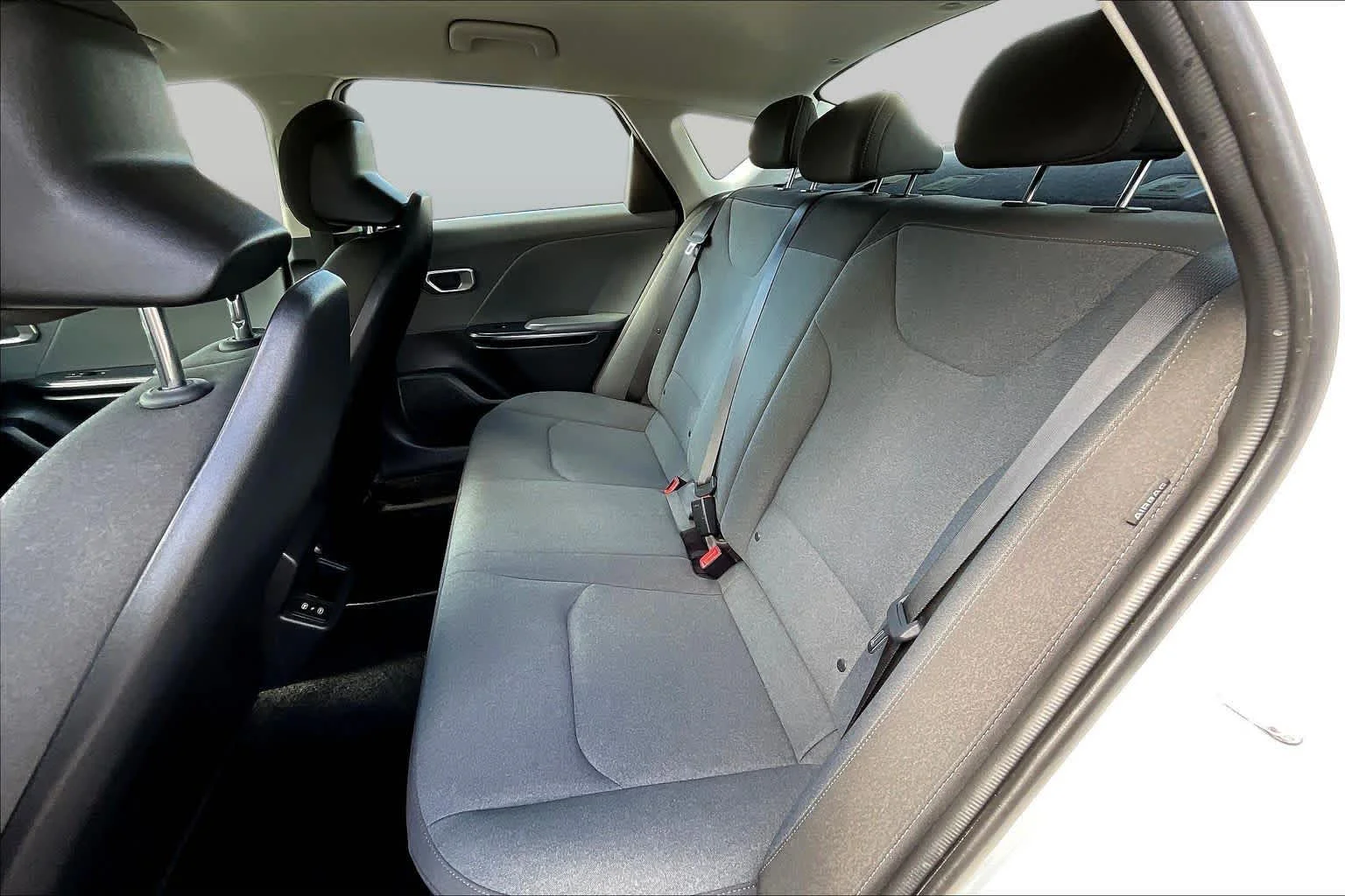 2025 Kia K4 LXS - Photo 19